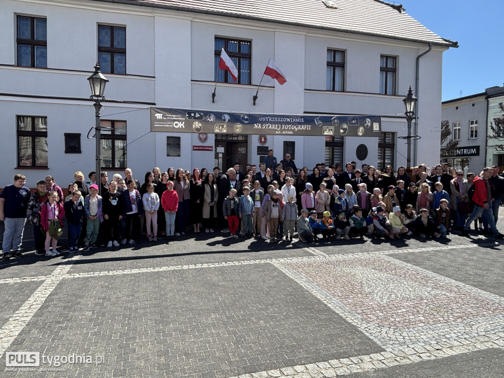 Zatańczyli na ostrzeszowskim rynku poloneza