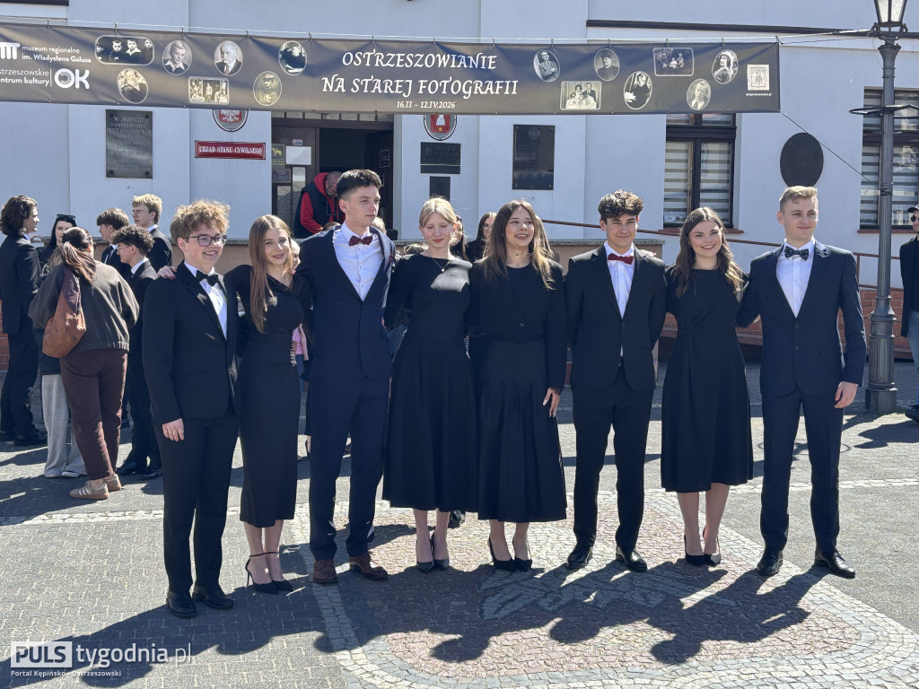 Zatańczyli na ostrzeszowskim rynku poloneza