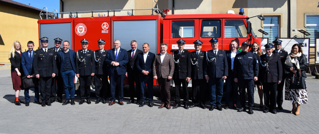 OSP w Czajkowie przekazała samochód strażacki.