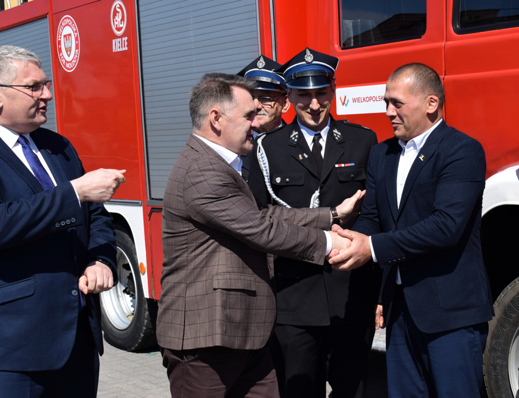 OSP w Czajkowie przekazała samochód strażacki.