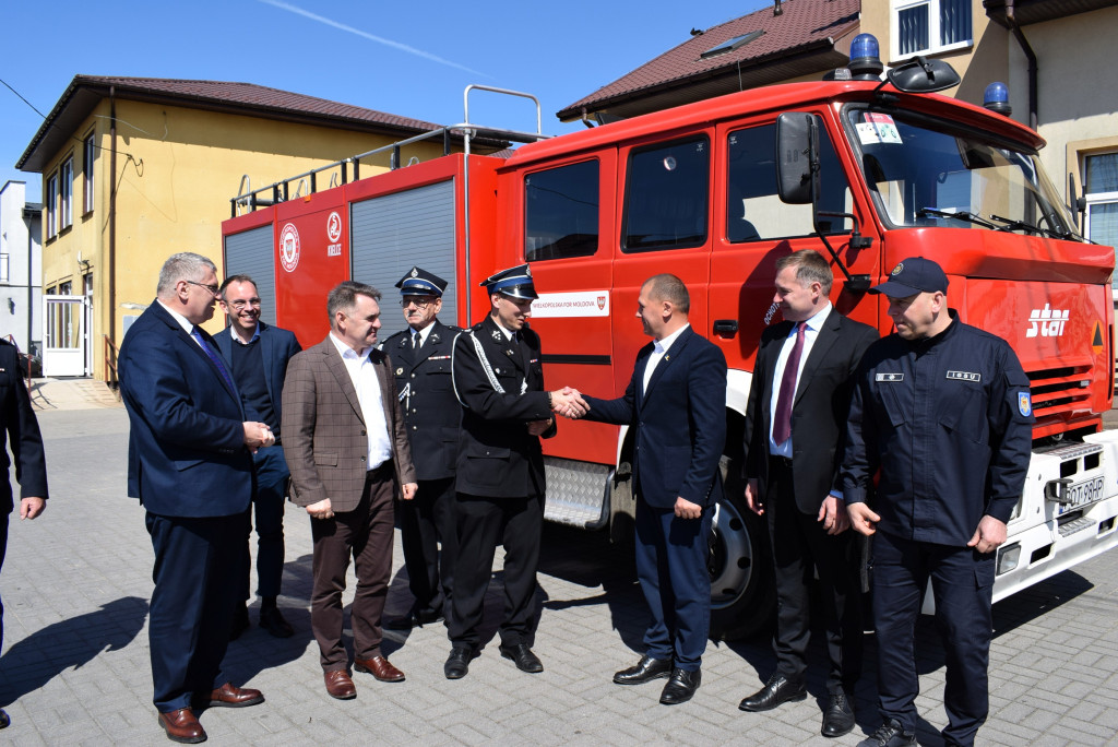 OSP w Czajkowie przekazała samochód strażacki.