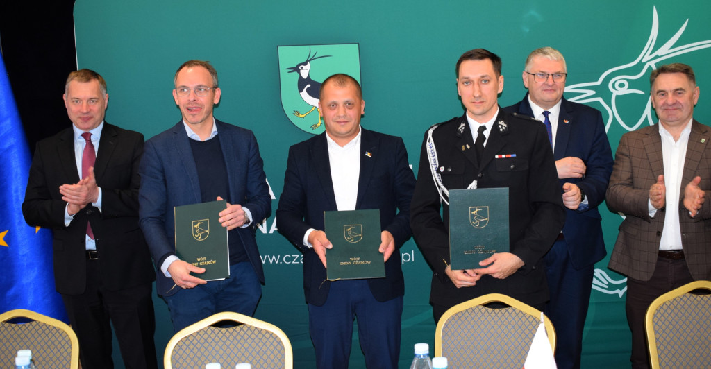 OSP w Czajkowie przekazała samochód strażacki.