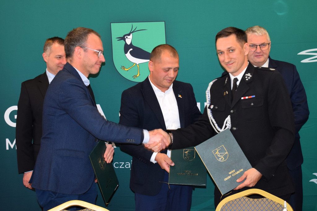 OSP w Czajkowie przekazała samochód strażacki.