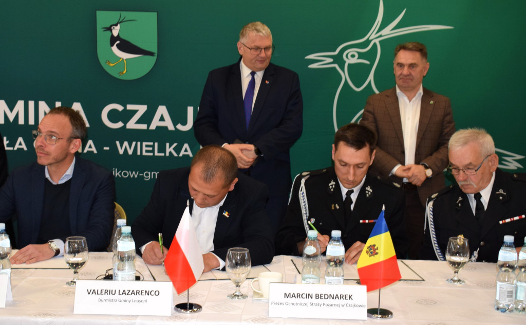 OSP w Czajkowie przekazała samochód strażacki.