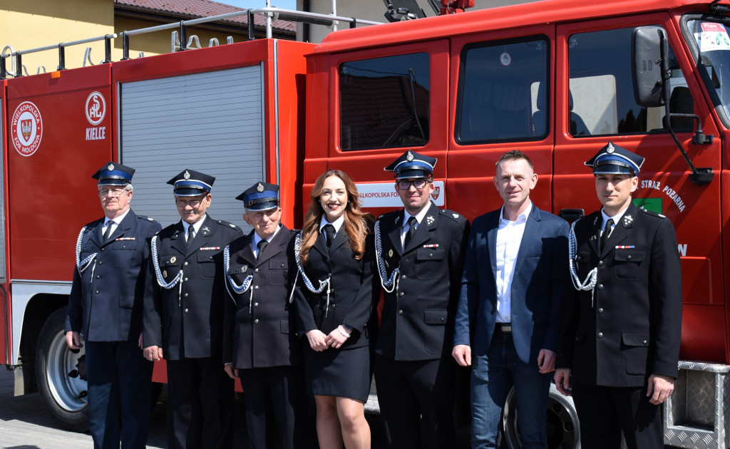 OSP w Czajkowie przekazała samochód strażacki.
