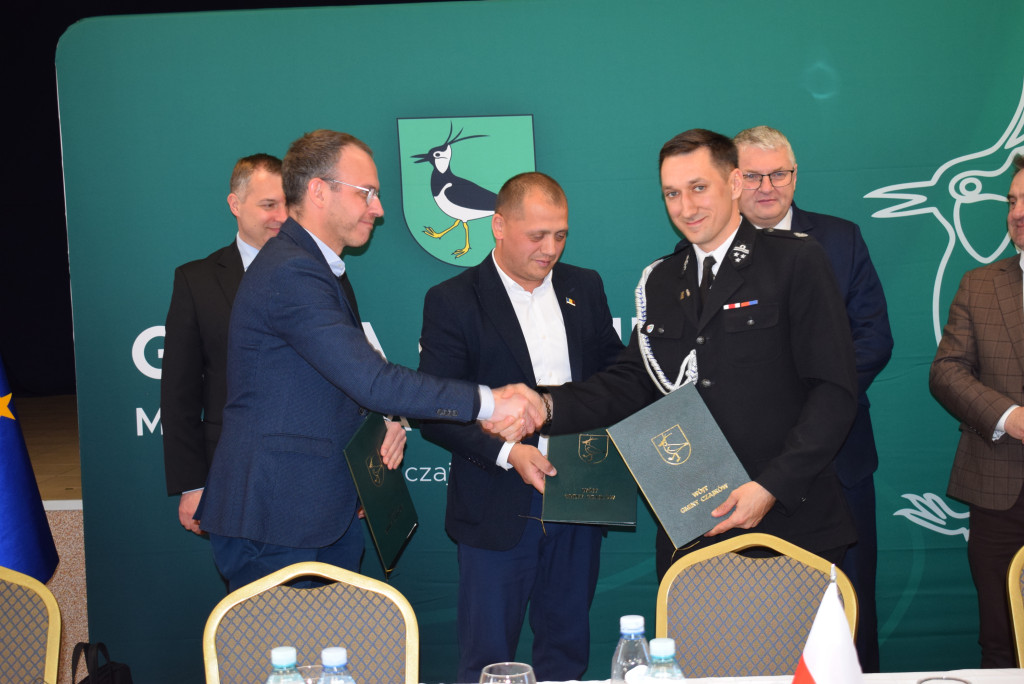 OSP w Czajkowie przekazała samochód strażacki.