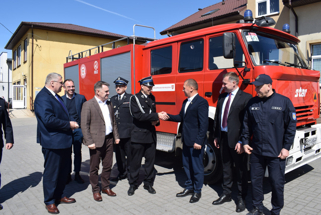 OSP w Czajkowie przekazała samochód strażacki.