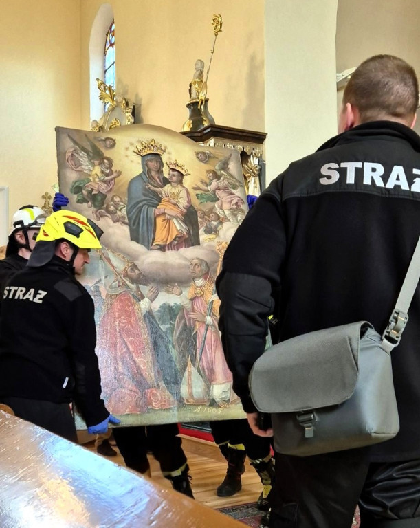 Z kościoła strażacy ewakuowali Matkę Boską