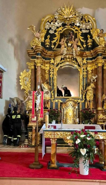 Z kościoła strażacy ewakuowali Matkę Boską