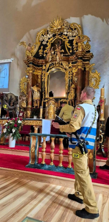 Z kościoła strażacy ewakuowali Matkę Boską