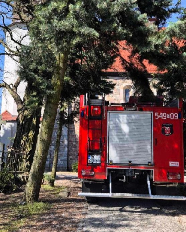 Z kościoła strażacy ewakuowali Matkę Boską