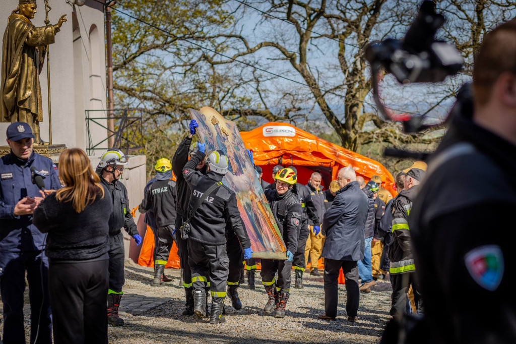 Z kościoła strażacy ewakuowali Matkę Boską