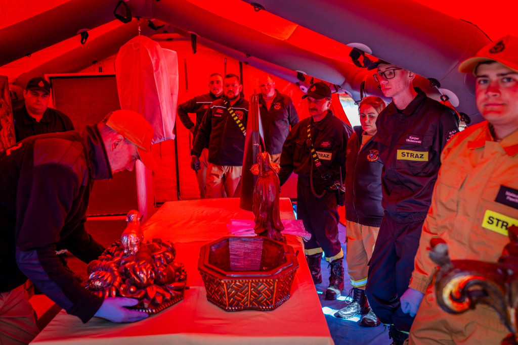 Z kościoła strażacy ewakuowali Matkę Boską