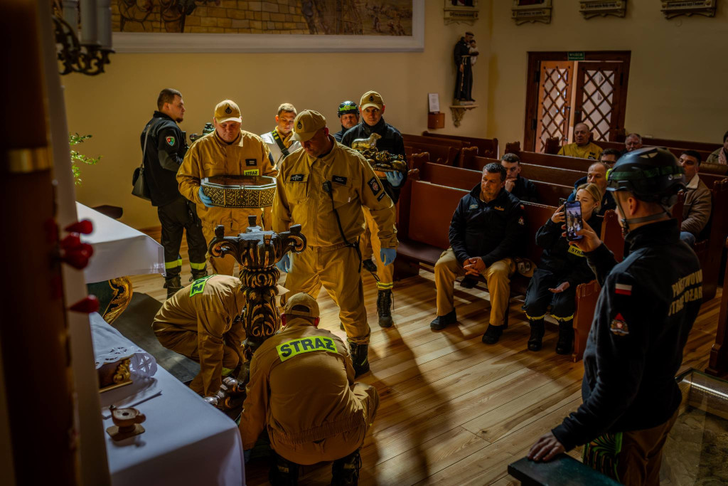 Z kościoła strażacy ewakuowali Matkę Boską
