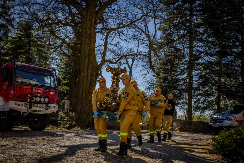 Z kościoła strażacy ewakuowali Matkę Boską
