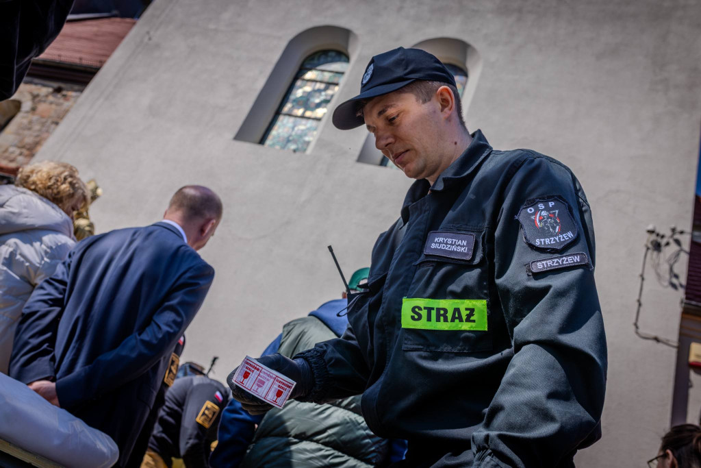 Z kościoła strażacy ewakuowali Matkę Boską