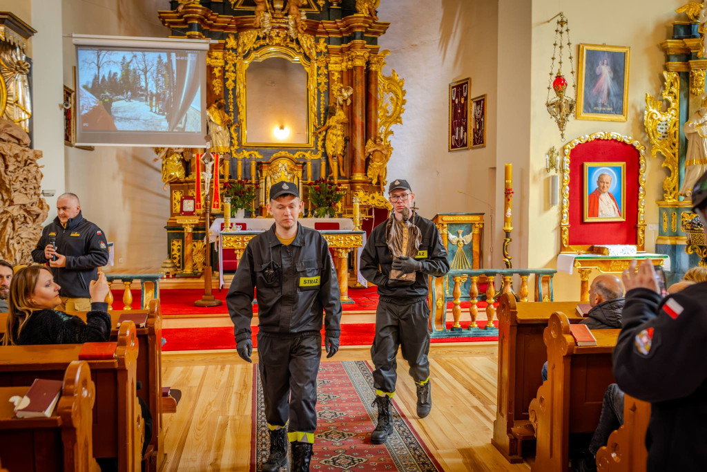 Z kościoła strażacy ewakuowali Matkę Boską