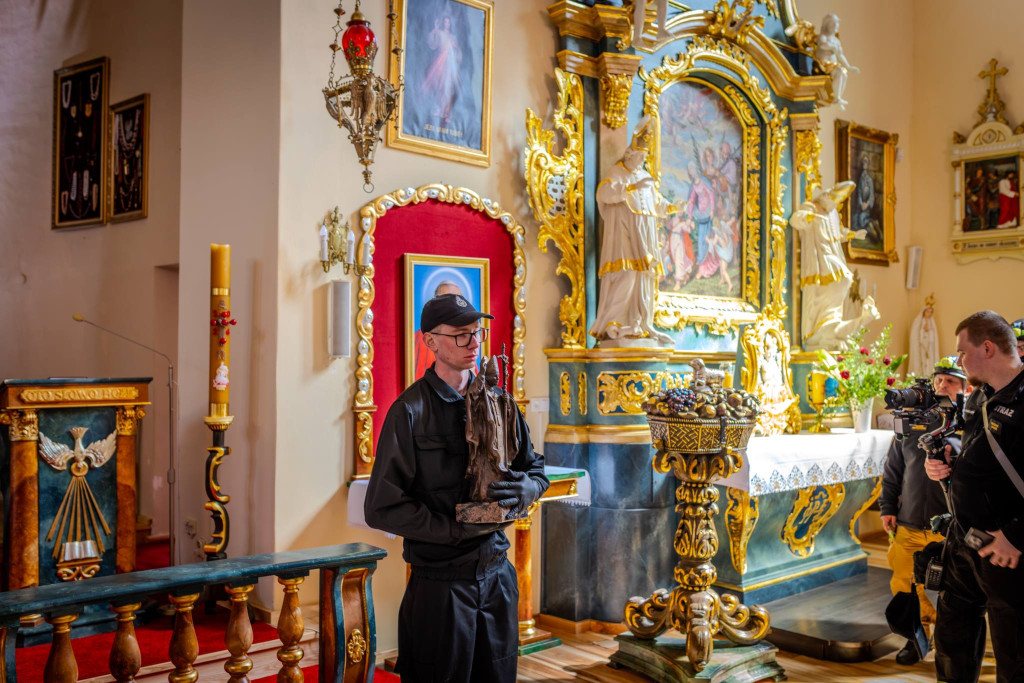 Z kościoła strażacy ewakuowali Matkę Boską