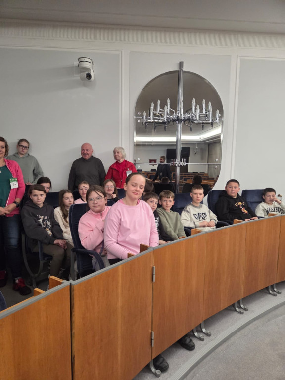 Uczniowie z Mąkoszyc gościli w Senacie