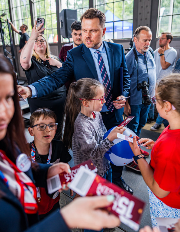 Od Dnia Dziecka po Bałtyk – Koleje Wielkopolskie rozpędzają lato pełne atrakcji