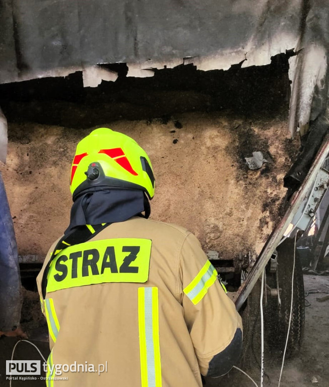 Dym nad zakładem w Kuźnicy Grabowskiej
