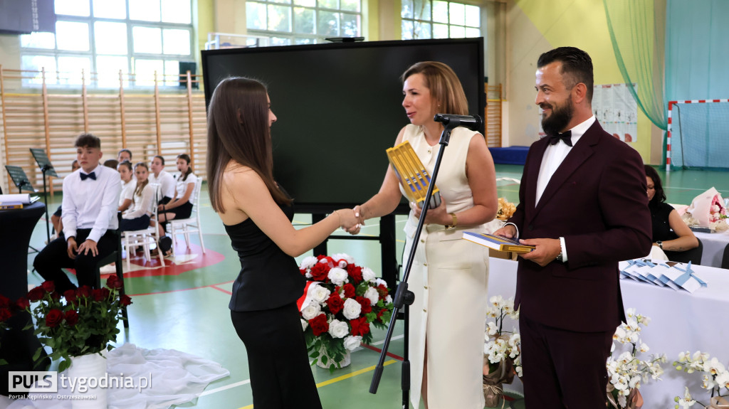 Ósme klasy pożegnały swoją szkołę