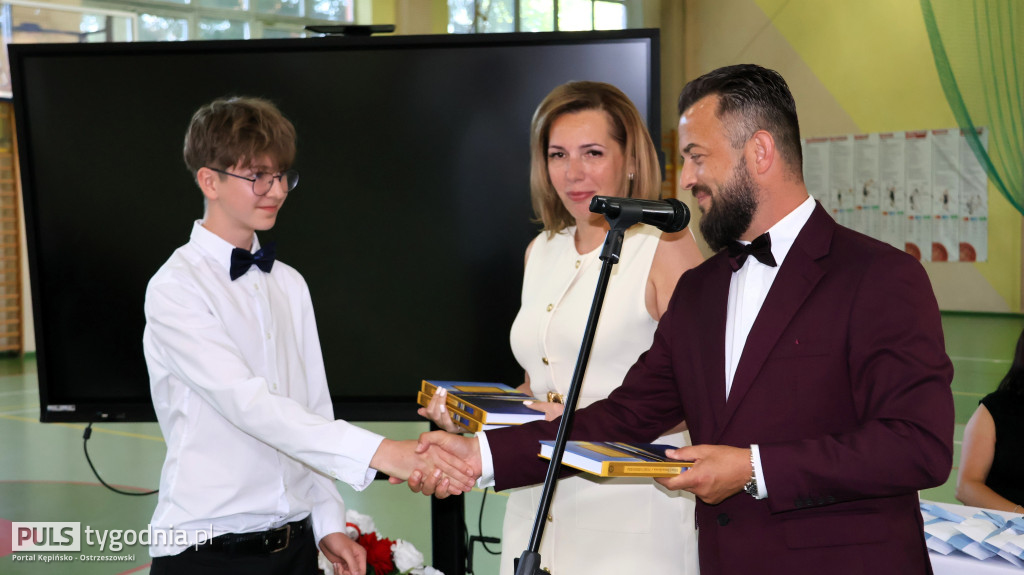Ósme klasy pożegnały swoją szkołę