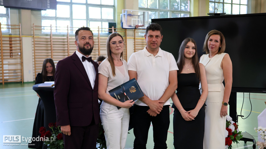 Ósme klasy pożegnały swoją szkołę