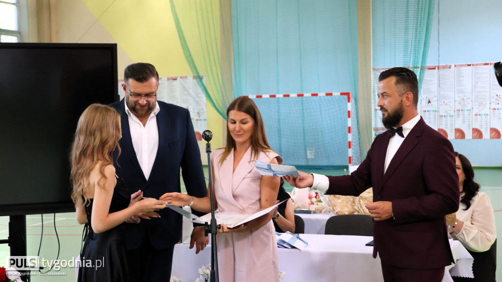 Ósme klasy pożegnały swoją szkołę
