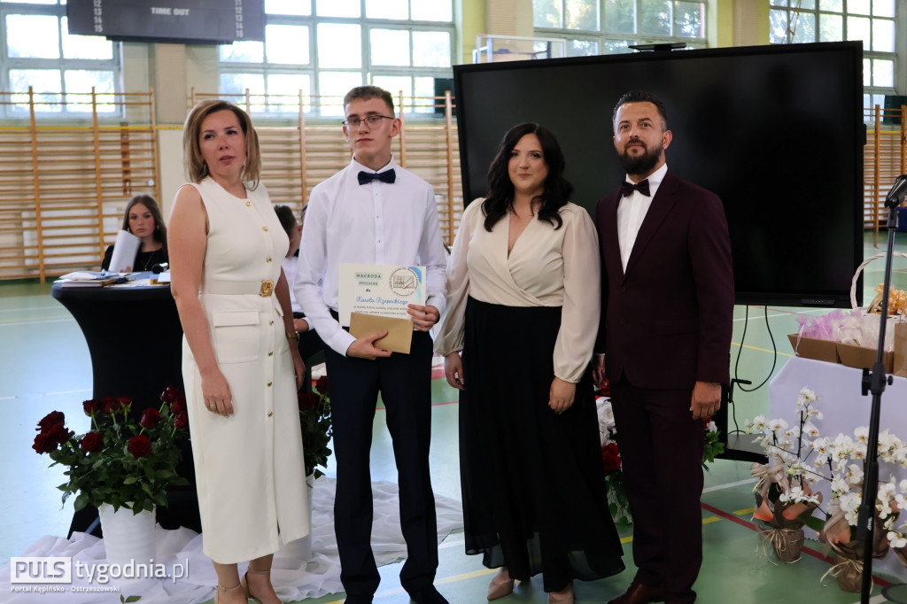 Ósme klasy pożegnały swoją szkołę