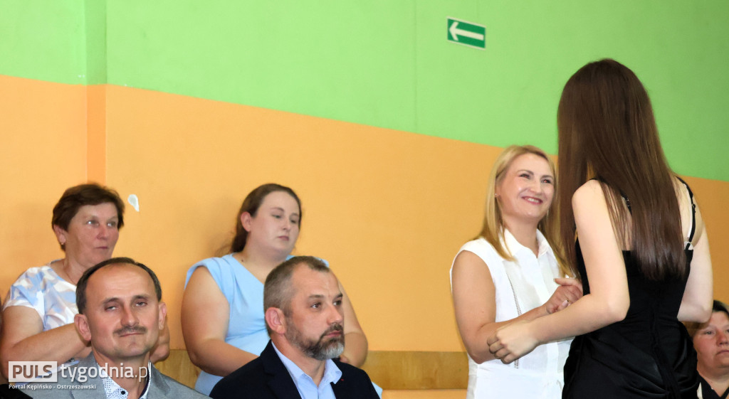 Ósme klasy pożegnały swoją szkołę