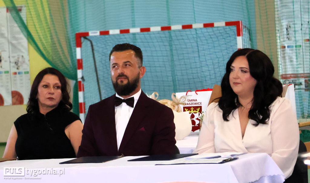 Ósme klasy pożegnały swoją szkołę