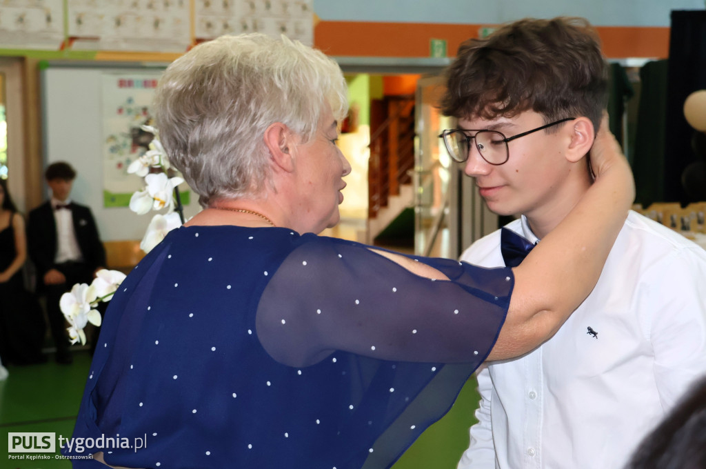 Ósme klasy pożegnały swoją szkołę