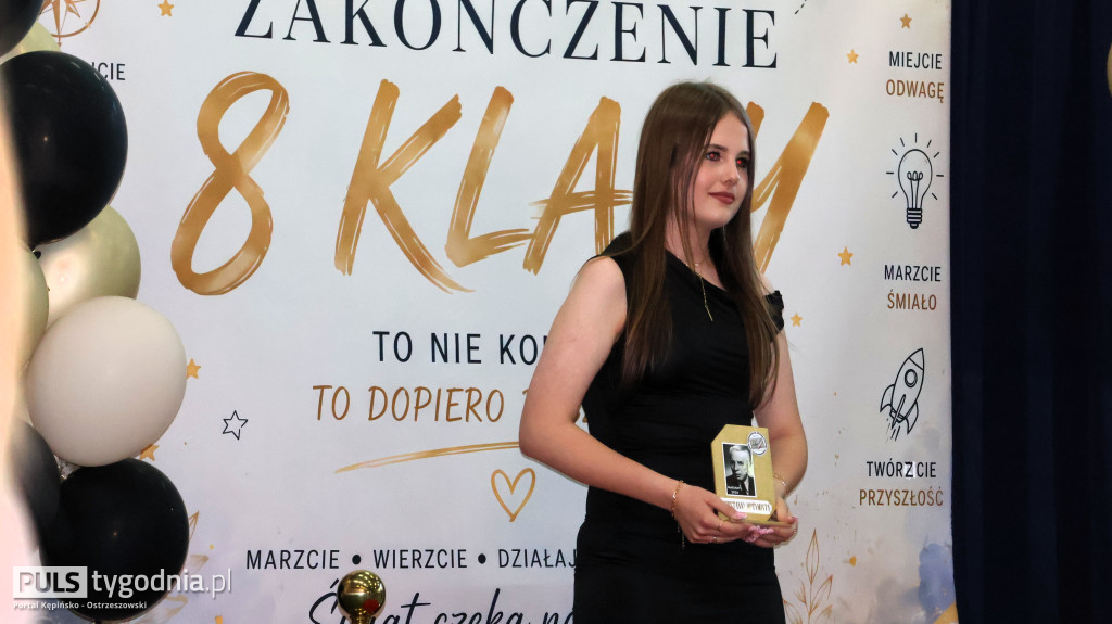 Ósme klasy pożegnały swoją szkołę