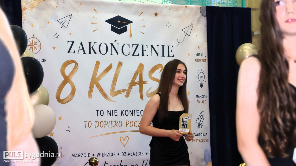 Ósme klasy pożegnały swoją szkołę