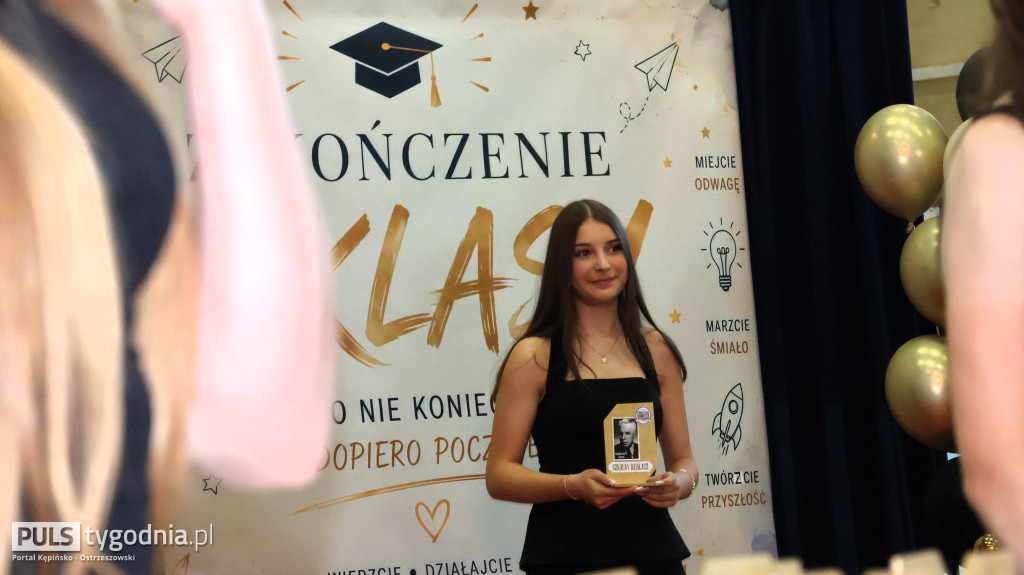 Ósme klasy pożegnały swoją szkołę