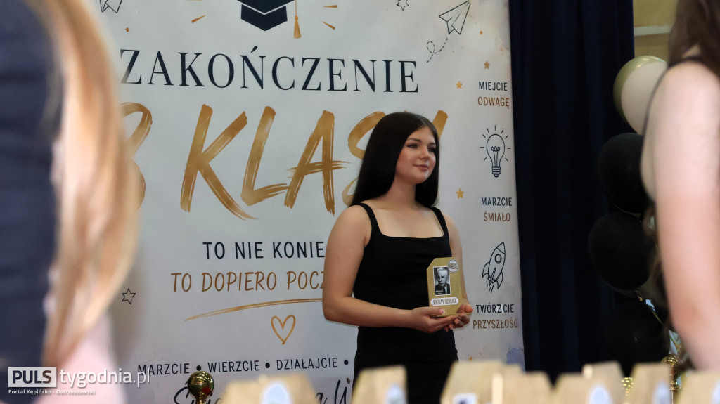 Ósme klasy pożegnały swoją szkołę