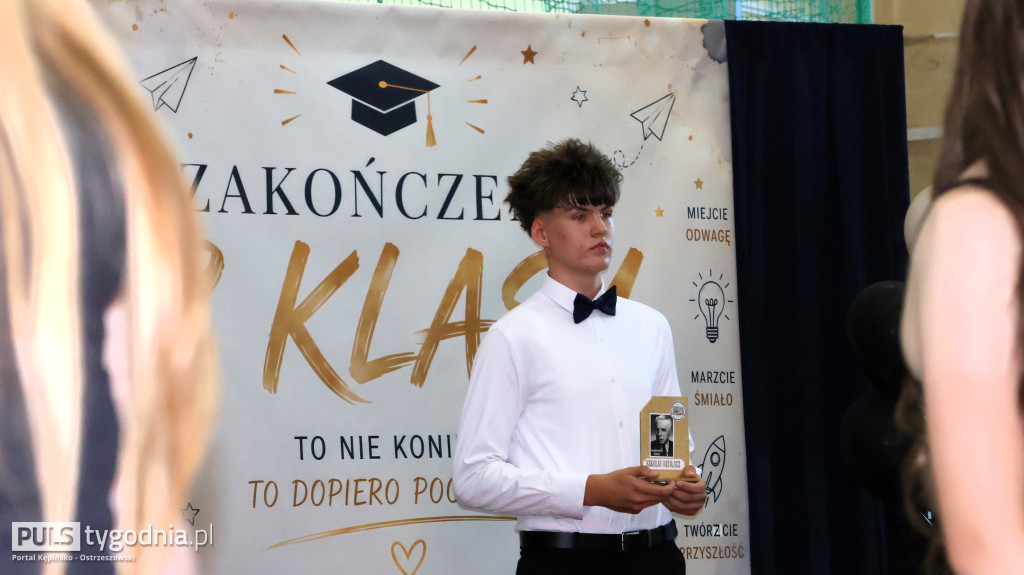 Ósme klasy pożegnały swoją szkołę
