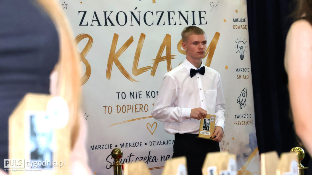 Ósme klasy pożegnały swoją szkołę
