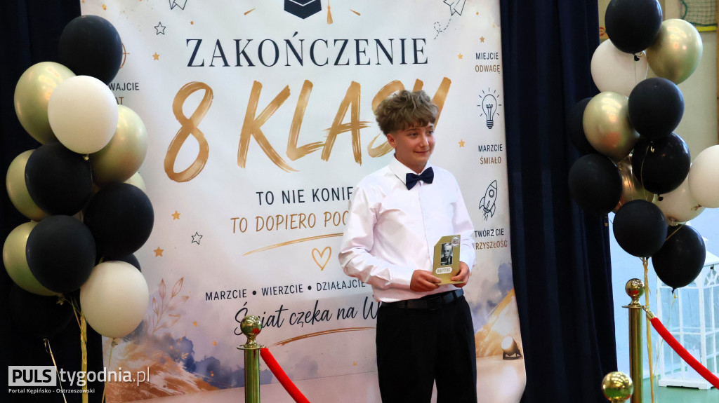 Ósme klasy pożegnały swoją szkołę