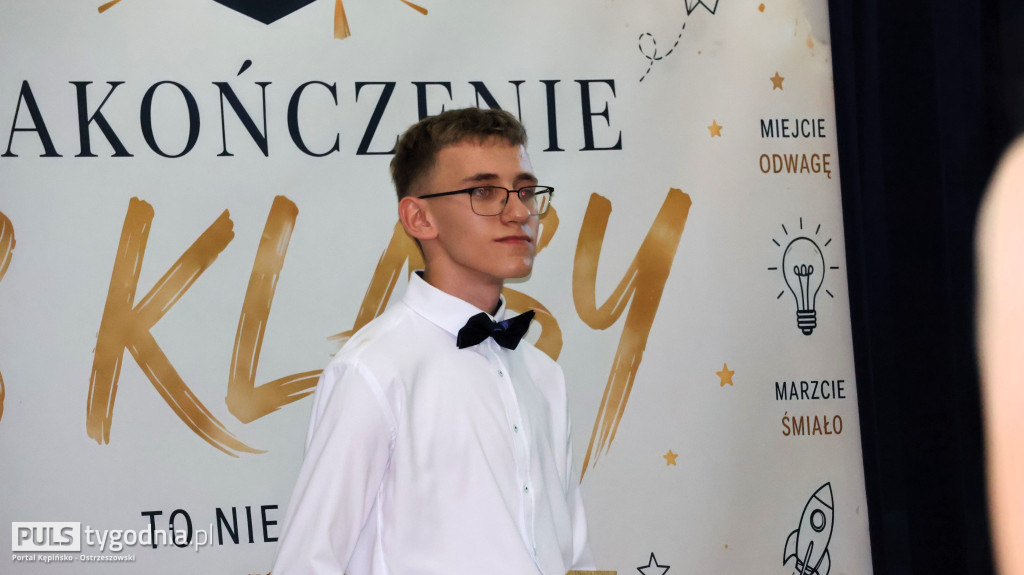 Ósme klasy pożegnały swoją szkołę