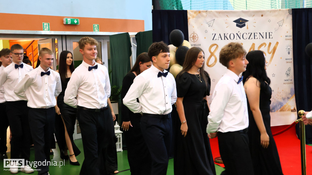 Ósme klasy pożegnały swoją szkołę