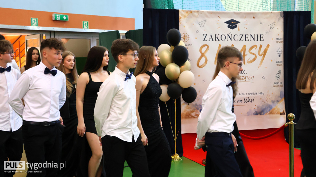 Ósme klasy pożegnały swoją szkołę