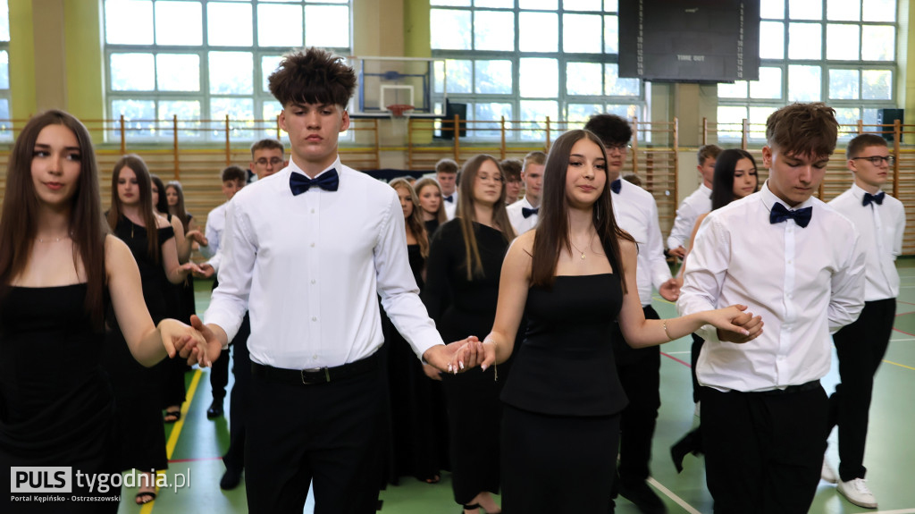 Ósme klasy pożegnały swoją szkołę