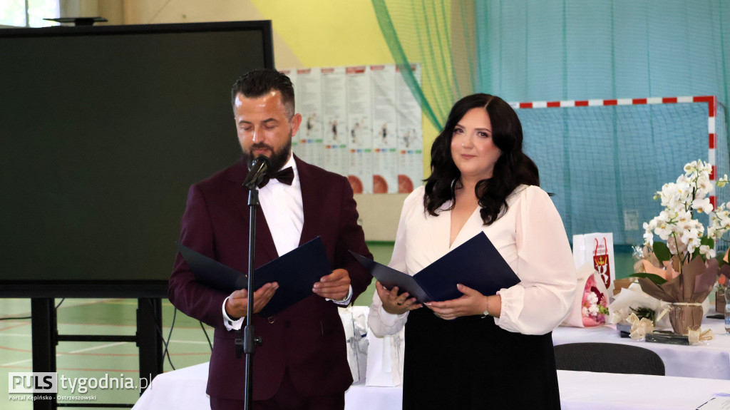Ósme klasy pożegnały swoją szkołę