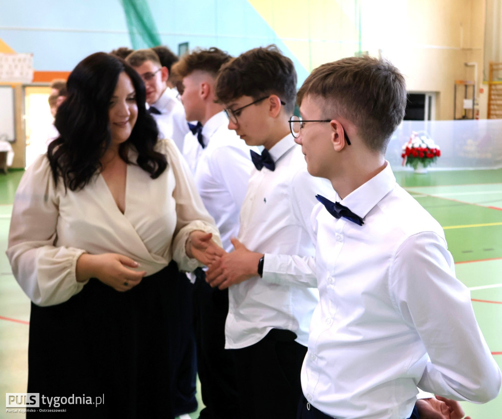 Ósme klasy pożegnały swoją szkołę