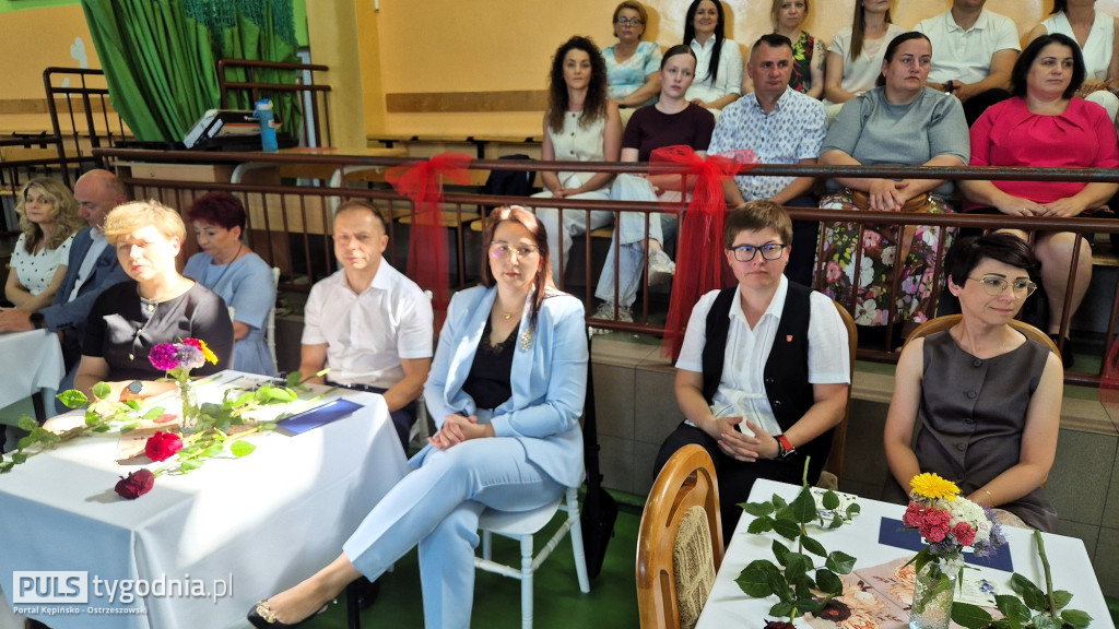 Plakali za swoją szkołą