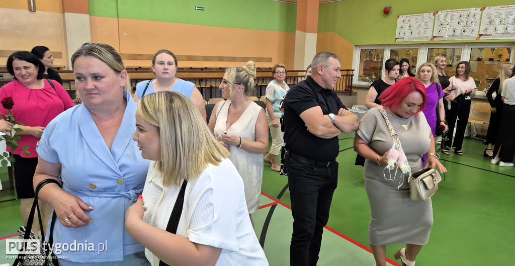 Plakali za swoją szkołą