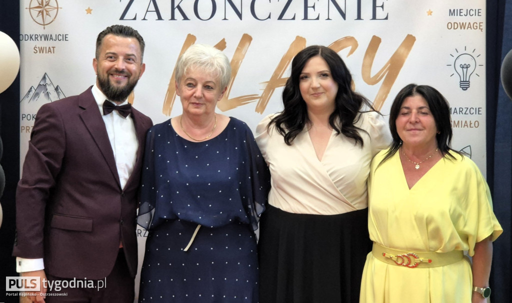 Plakali za swoją szkołą
