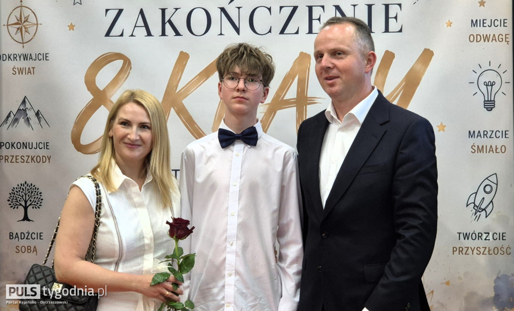 Plakali za swoją szkołą